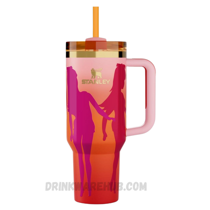 Stanley Quencher Flowstate Mug X Barbie 60s Twist 'N Turn 40 OZ – Exclusive Barbie collaboration inspired by the 60s Twist 'N Turn era. This limited edition Stanley Flowstate Quencher keeps drinks hot or cold for hours, perfect for collectors, travel, and stylish everyday hydration.