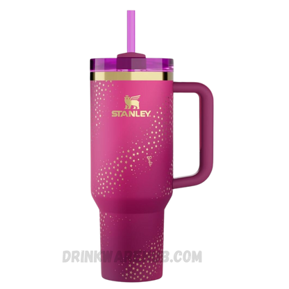 Stanley Quencher Flowstate Mug X Barbie 70s Super Star 40 OZ – Limited edition Barbie collaboration featuring a retro 70s Super Star design. This Stanley Flowstate Quencher keeps drinks hot or cold for hours, perfect for collectors, travel, and daily hydration.