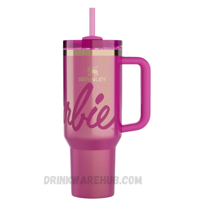 Stanley Quencher Flowstate Mug X Barbie Icon 40 OZ – Exclusive Barbie collaboration featuring the iconic Barbie design in a stylish finish. This limited edition Stanley Flowstate Quencher keeps drinks hot or cold for hours, perfect for collectors, travel, and everyday hydration.